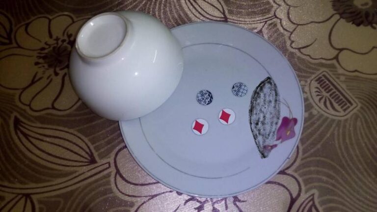 Cách Chơi Xóc Đĩa Ngoài Đời Thật Dễ Thắng Với Các Mẹo Hay 65 Cách Chơi Xóc Đĩa Ngoài Đời Thật Dễ Thắng Với Các Mẹo Hay